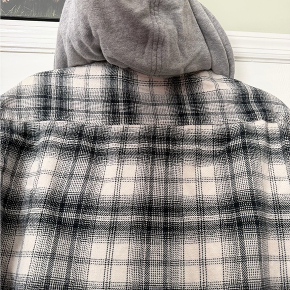 Shacket - Picture 7 of 7